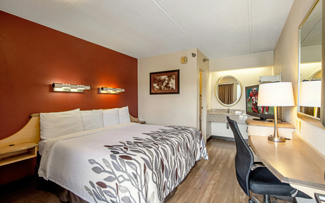 photo 4 of Red Roof Inn Canton
