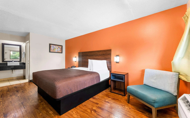 photo 5 of Motel 6 Charlotte NC Airport