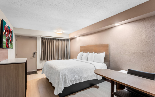 photo 4 of Red Roof Inn PLUS+ Chicago - Hoffman Estates