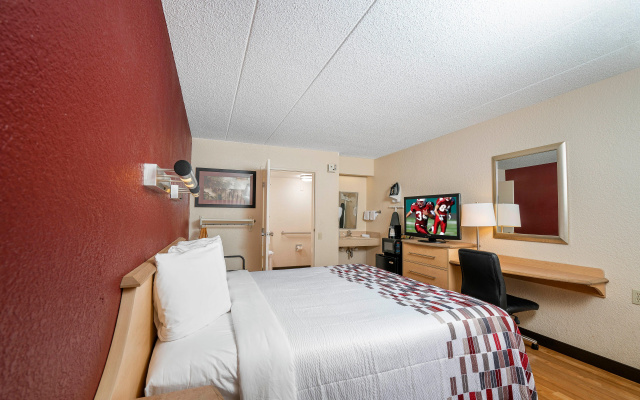 photo 3 of Red Roof Inn Cleveland - Westlake