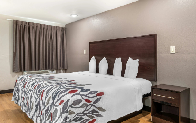 photo 4 of Red Roof Inn North Dallas - Park Central