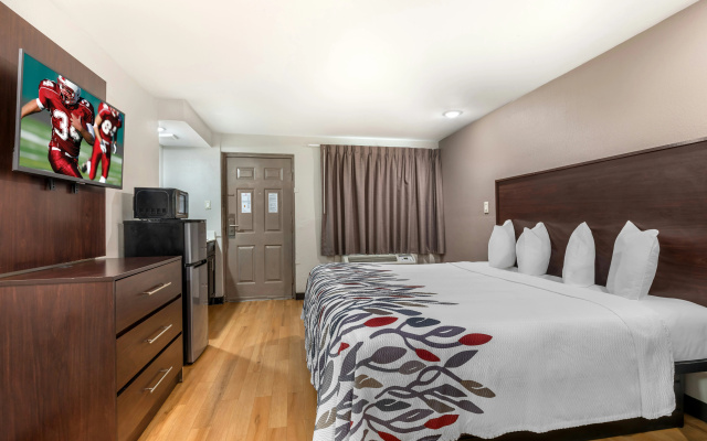 photo 5 of Red Roof Inn North Dallas - Park Central