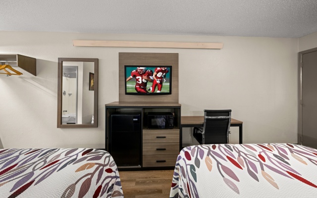 photo 5 of Red Roof Inn Detroit - Royal Oak/ Madison Heights