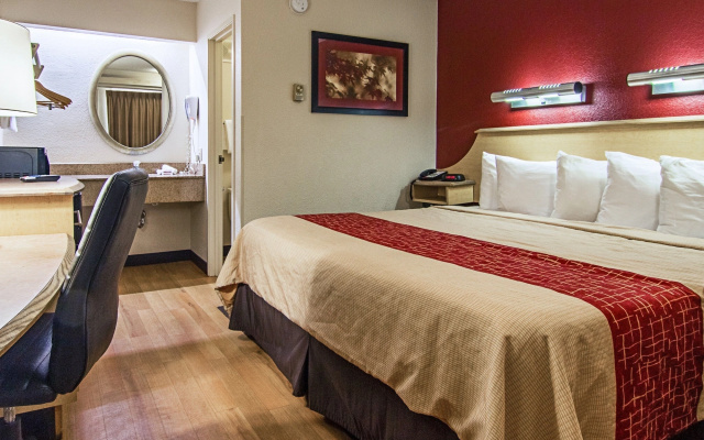 photo 4 of Red Oak Inn Detroit - Southfield