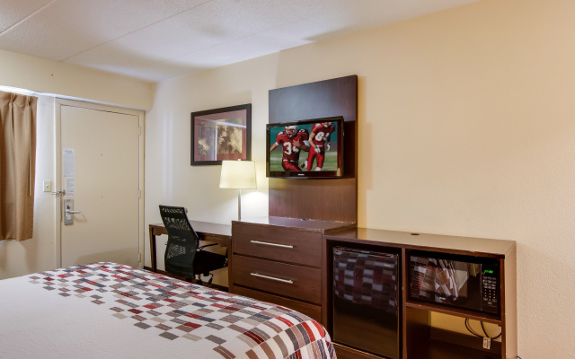 photo 4 of Red Roof Inn Grand Rapids Airport