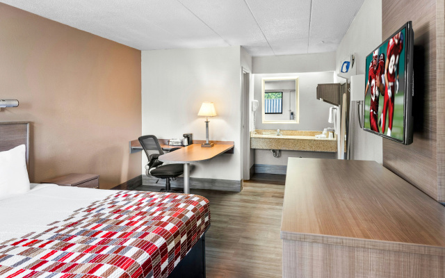 photo 3 of Red Roof Inn Indianapolis North - College Park