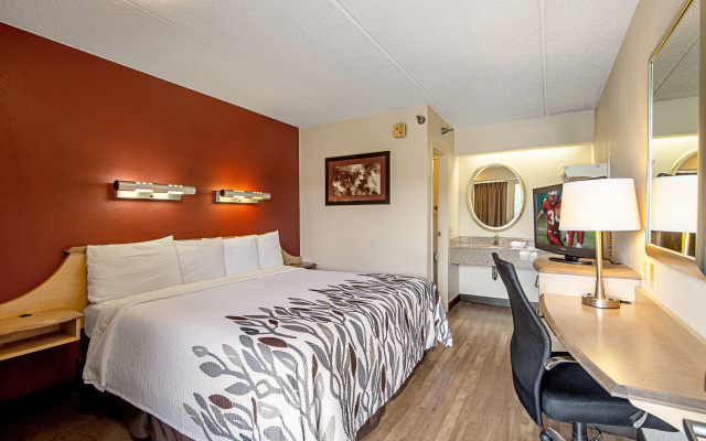 photo 3 of Red Roof Inn Jacksonville Airport