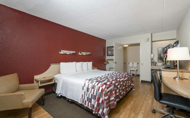 photo 3 of Red Roof Inn Louisville Expo Airport