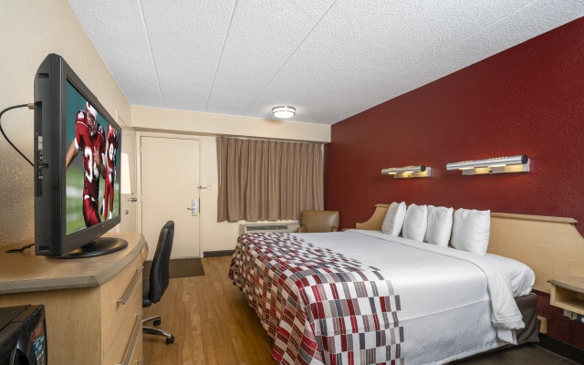 photo 4 of Red Roof Inn Louisville Expo Airport