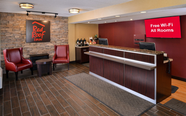 photo 2 of Red Roof Inn Milwaukee – Airport/Oak Creek