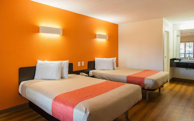 photo 3 of Motel 6 Savannah, GA - Midtown