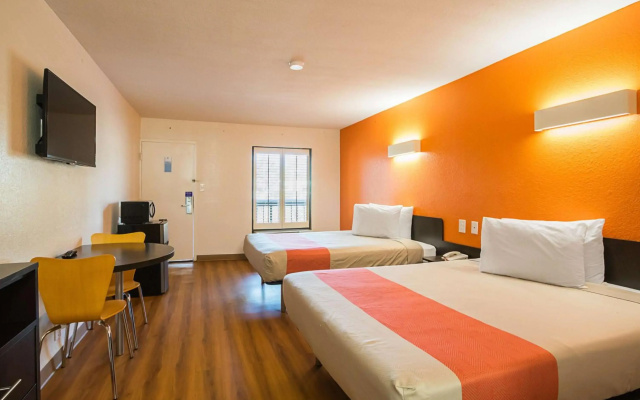 photo 5 of Motel 6 Savannah, GA - Midtown
