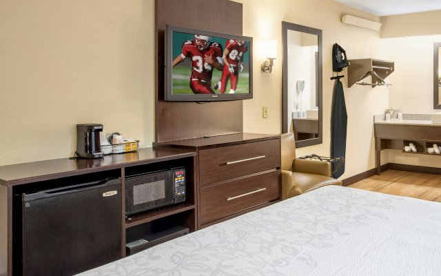 photo 4 of Red Roof Inn PLUS+ Secaucus - Meadowlands - NYC