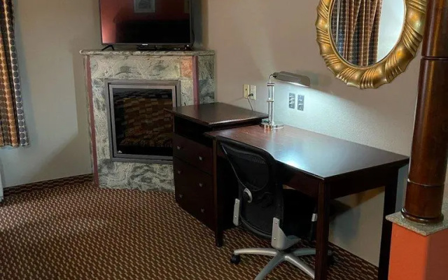 photo 3 of Red Roof Inn & Suites Detroit - Melvindale/Dearborn