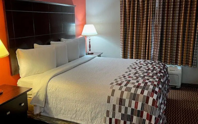 photo 4 of Red Roof Inn & Suites Detroit - Melvindale/Dearborn