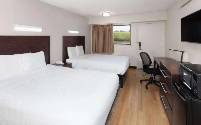 photo 2 of Red Roof Inn Peoria