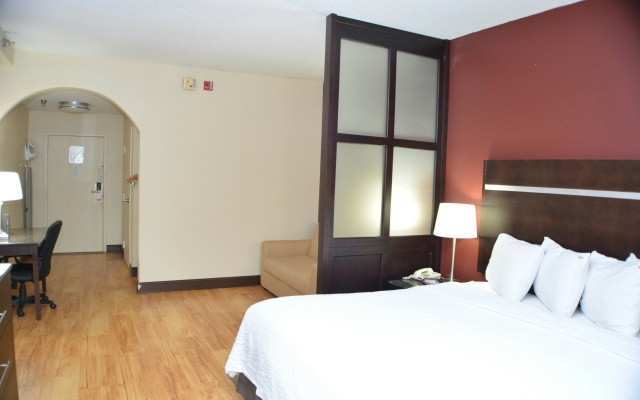 photo 3 of Red Roof Inn PLUS+ & Suites Chattanooga - Downtown
