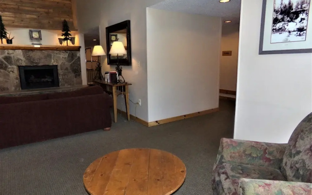 photo 2 of Fox Pine Lodge Hotel Room 2