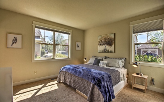 photo 4 of Redmond House w/ Community Amenities Access