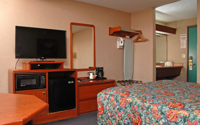 photo 2 of Redmond Inn