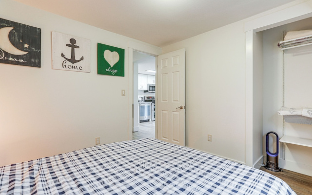 photo 5 of Walk to Beach & Lake Access: Cozy Redmond Apt!
