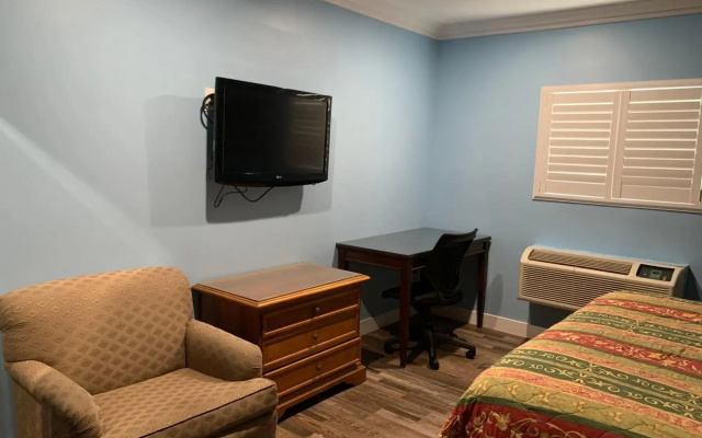 photo 5 of Redondo Beach Motel