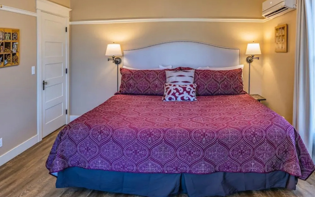 photo 4 of Redtail Suites~orliena Suite ~tesla Station