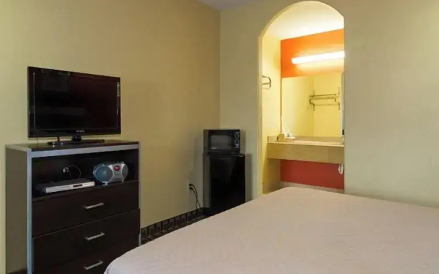 photo 5 of Redwood Suites