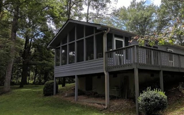 photo 2 of Reedy Patch Cabin - Bungalows for Rent in Hendersonville