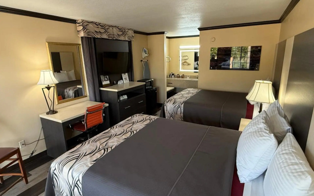 photo 3 of Regency 7 Motel