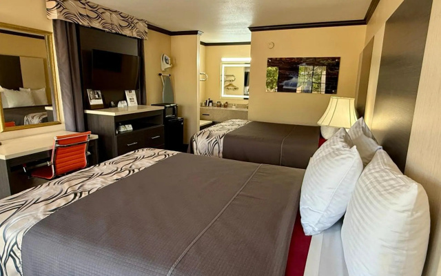 photo 5 of Regency 7 Motel