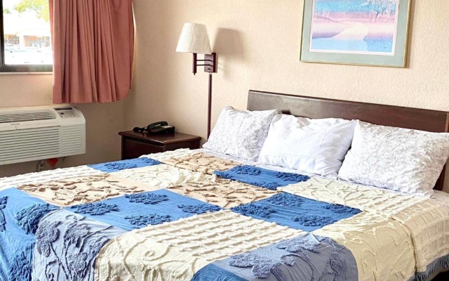 photo 3 of Regency Inn