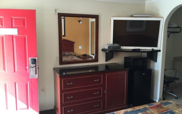 photo 2 of Regency Inn and Suites