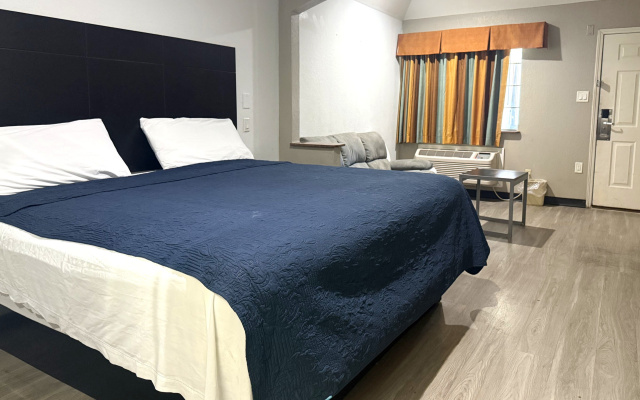 photo 2 of Hotel O Regency Suites Houston - IAH Beltway 8