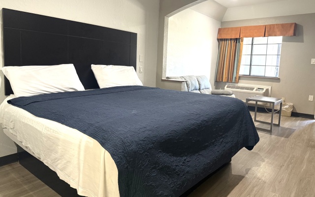 photo 3 of Hotel O Regency Suites Houston - IAH Beltway 8