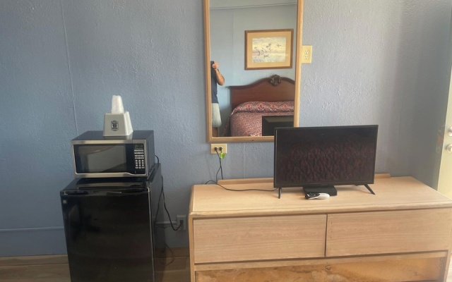 photo 3 of Relax Inn