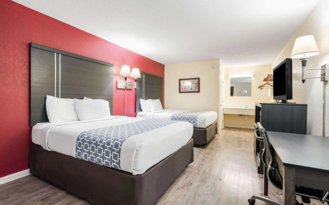 photo 2 of Econo Lodge Waynesville