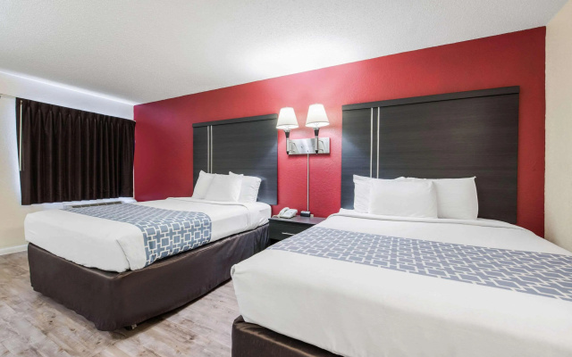 photo 3 of Econo Lodge Waynesville