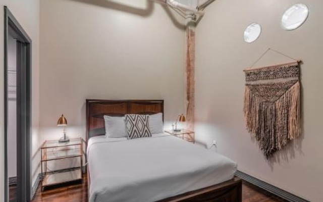 photo 2 of Relaxing 1 Bed, 1 Bath Dallas Downtown Apartment