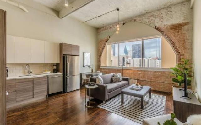 photo 3 of Relaxing 1 Bed, 1 Bath Dallas Downtown Apartment