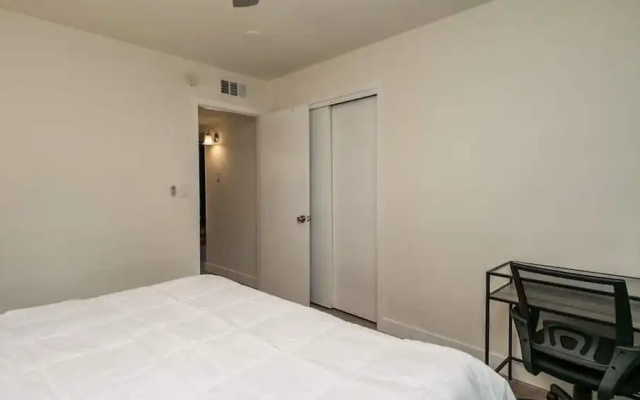 photo 5 of Remodeled 2 Bdrm w/ Yard in Old Town Scottsdale!