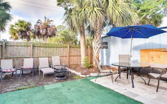 photo 2 of 3 Mi to Beach: Remodeled Seminole Apt w/ Yard!