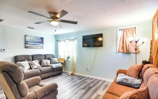 photo 3 of 3 Mi to Beach: Remodeled Seminole Apt w/ Yard!