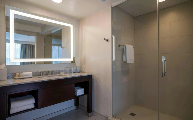 photo 2 of Renaissance Baton Rouge Hotel