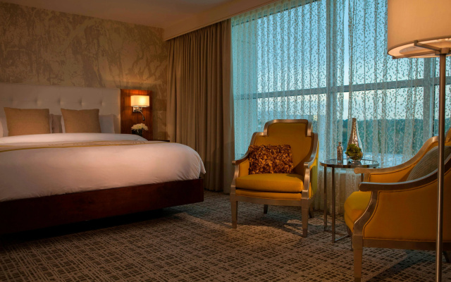 photo 4 of Renaissance Baton Rouge Hotel
