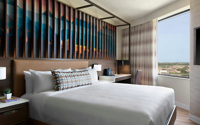 photo 4 of Renaissance Dallas Hotel