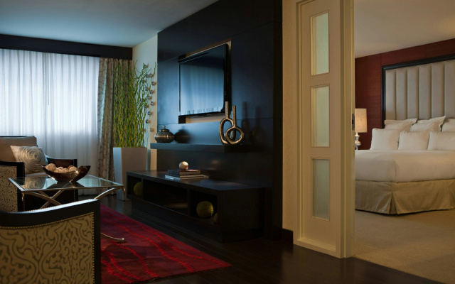 photo 4 of Renaissance Newark Airport Hotel