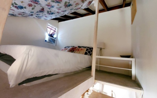 photo 4 of Retro Artistic 3br +loft@venice Short/long Stay 4 Bedroom Apts