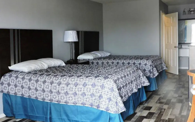 photo 3 of Riata Inn Crystal City