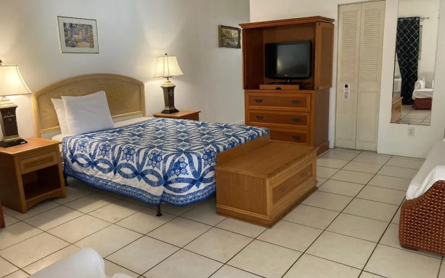 photo 2 of Richard's Motel Studio